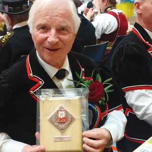 Herzliche Gratulation an unser Ehrenmitglied und nun auch Ehrenveteranen Edi Wüest!
Es ist schön, Dich in unseren Reihen zu wissen